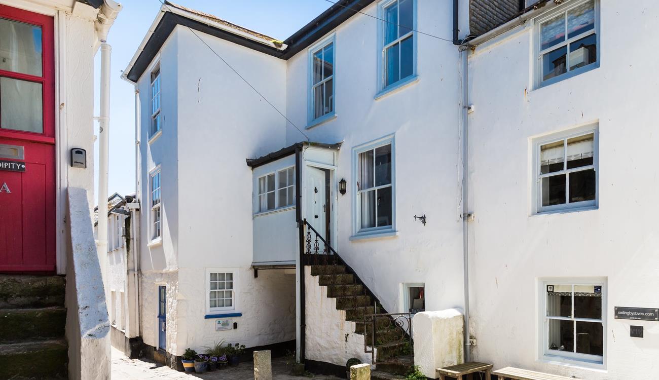 Tucked away, yet moments from the harbourside, perfect for exploring all St Ives has to offer.