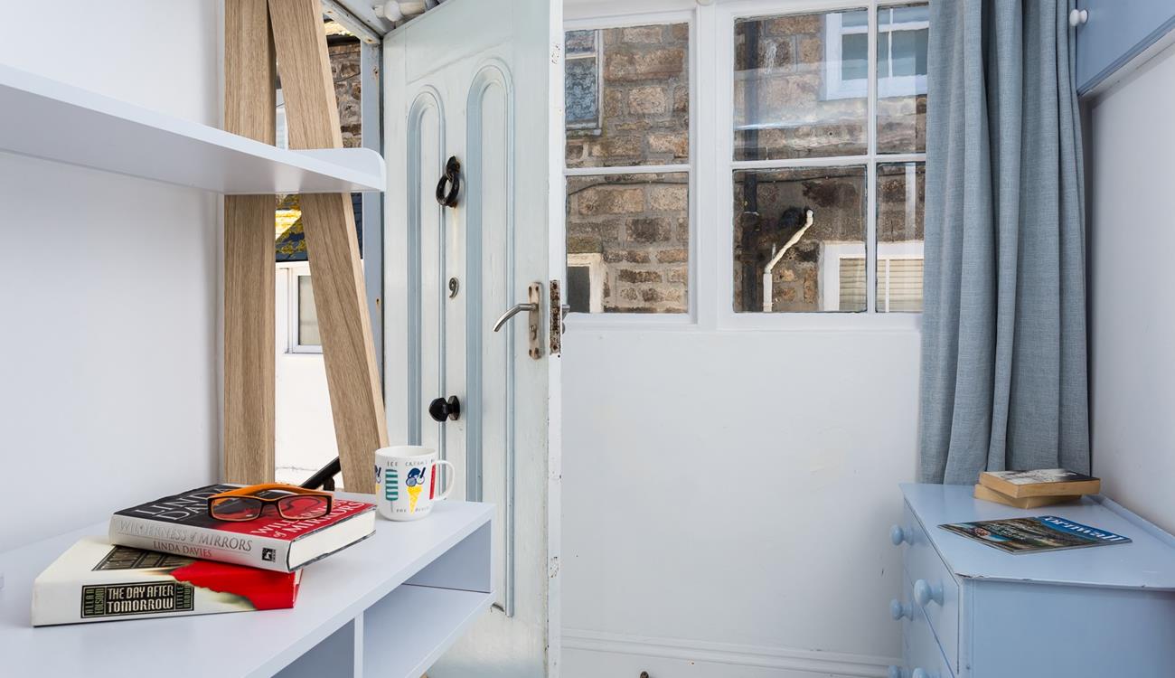 Porch area which opens onto the steps onto the Digey.