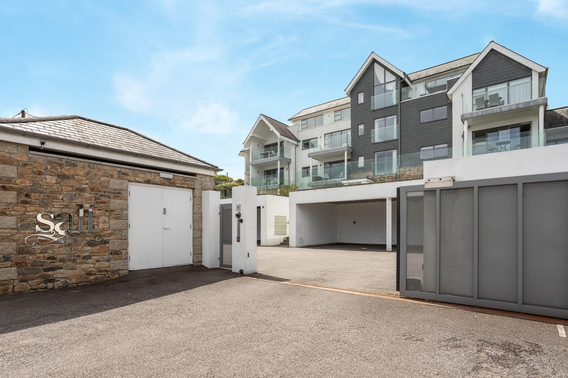 Enter Salt apartments and let your holiday begin!