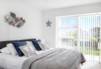 Bright and sunny, wake up to the gorgeous location, elevated in St Ives. 