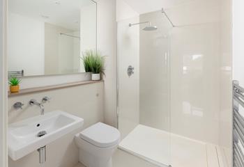 Start the day with a refreshing shower experience under the large rainfall shower. 