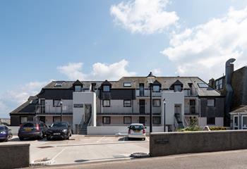 The property benefits from parking, making it easy to leave the car behind and explore St Ives on foot!