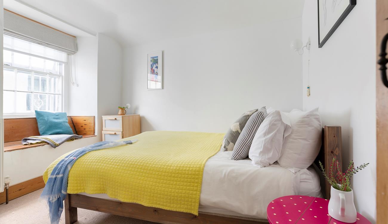 The double bed will offer you a dreamy night's sleep.