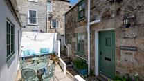 The outside space at the front of the property is perfect to enjoy a refreshing cool drink and snacks in the sunshine.