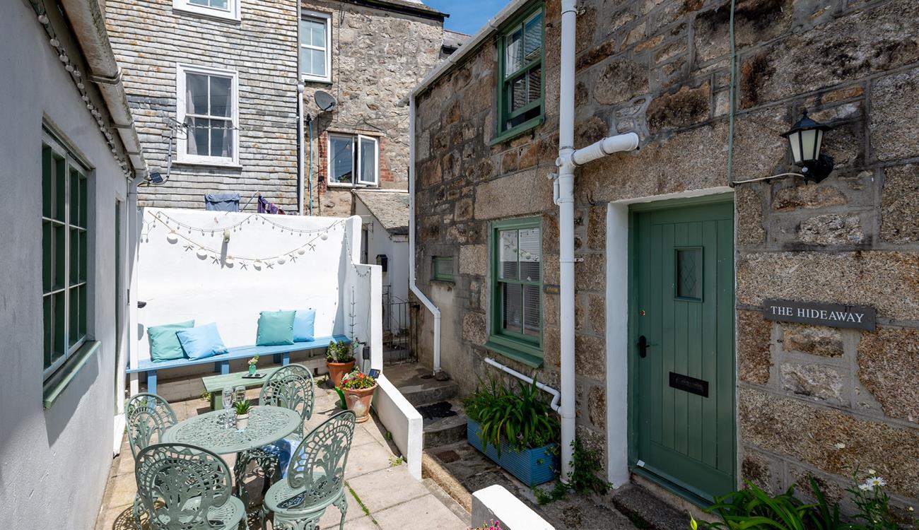 The outside space at the front of the property is perfect to enjoy a refreshing cool drink and snacks in the sunshine.