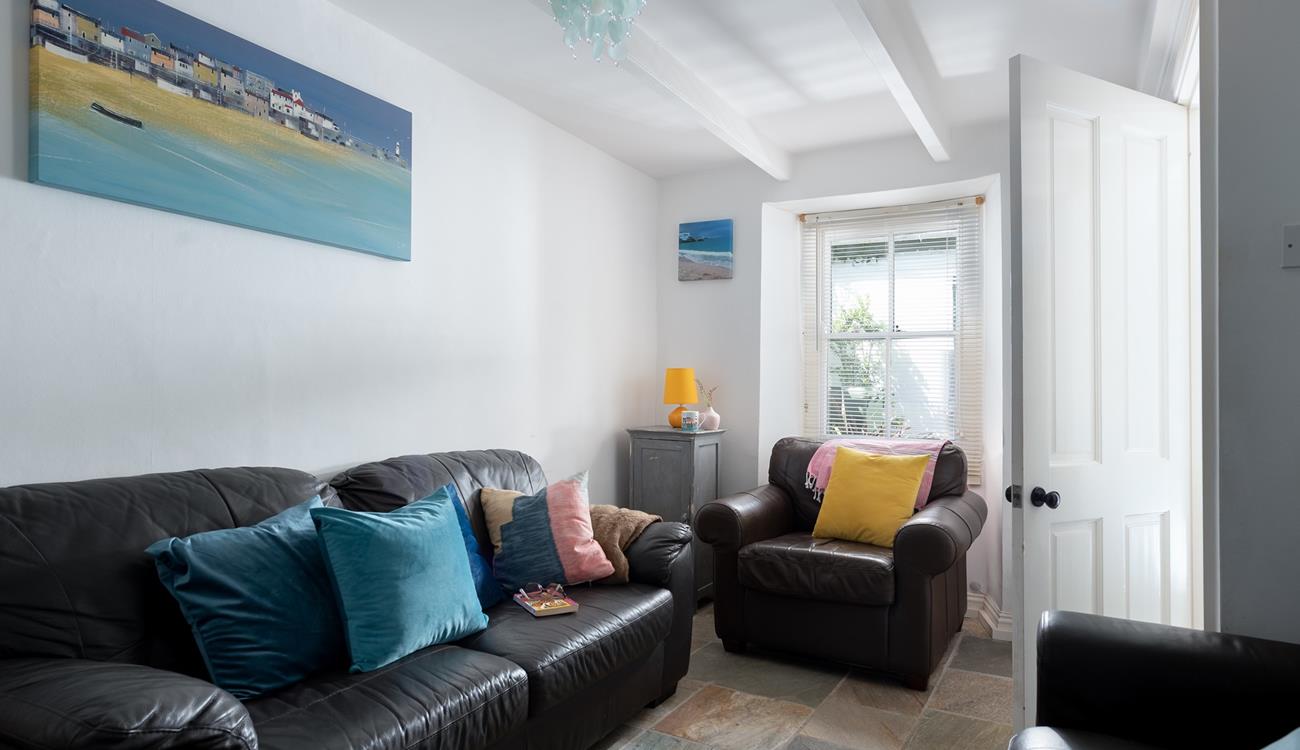 Cosy into the living room after a day spent on the soft sandy beach.