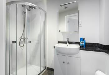 Start your day with a refreshing shower in the bright and fresh bathroom!