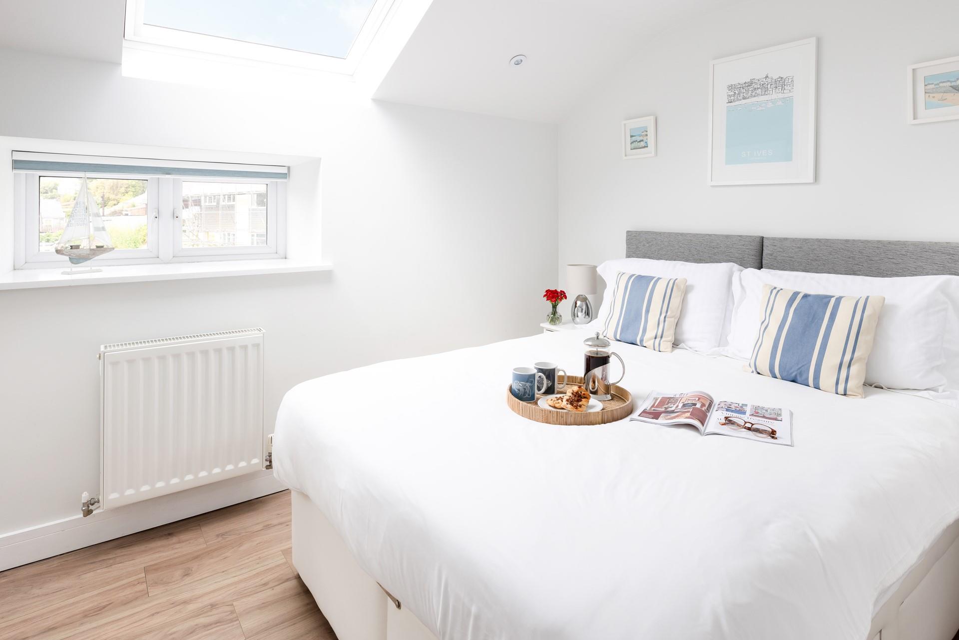 The king size bed can conveniently be made into twins, making it ideal for both couples and friends sharing.