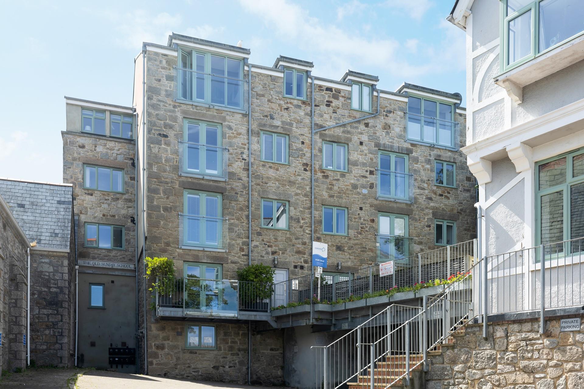 12 Sunday School is just a stone's throw away from the St Ives harbour. 