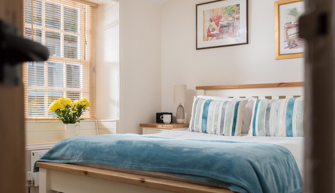 Dine out at a local dog-friendly restaurant and come to tuck into your comfy bed.