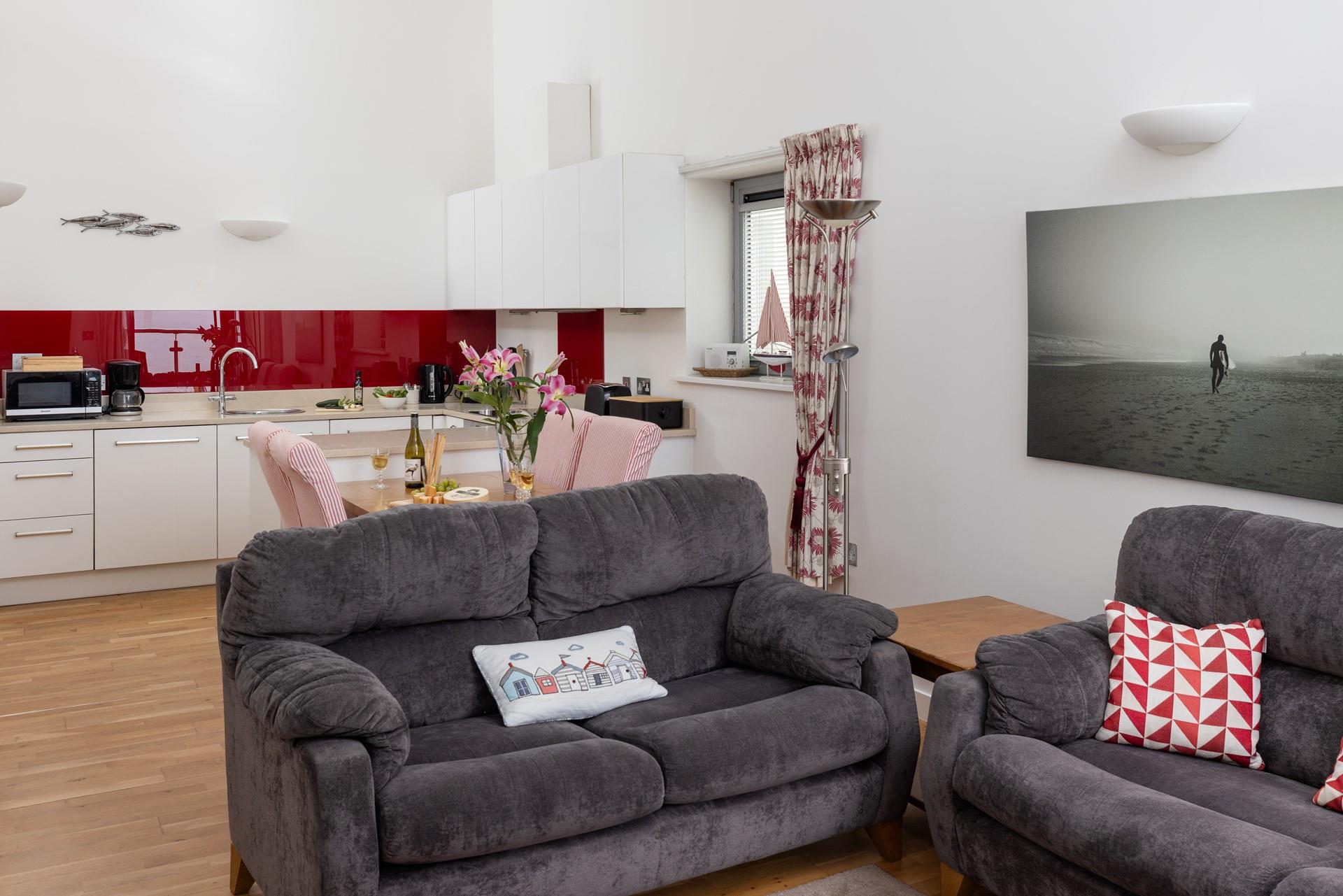 Cook, eat, and relax together whilst overlooking the ocean.