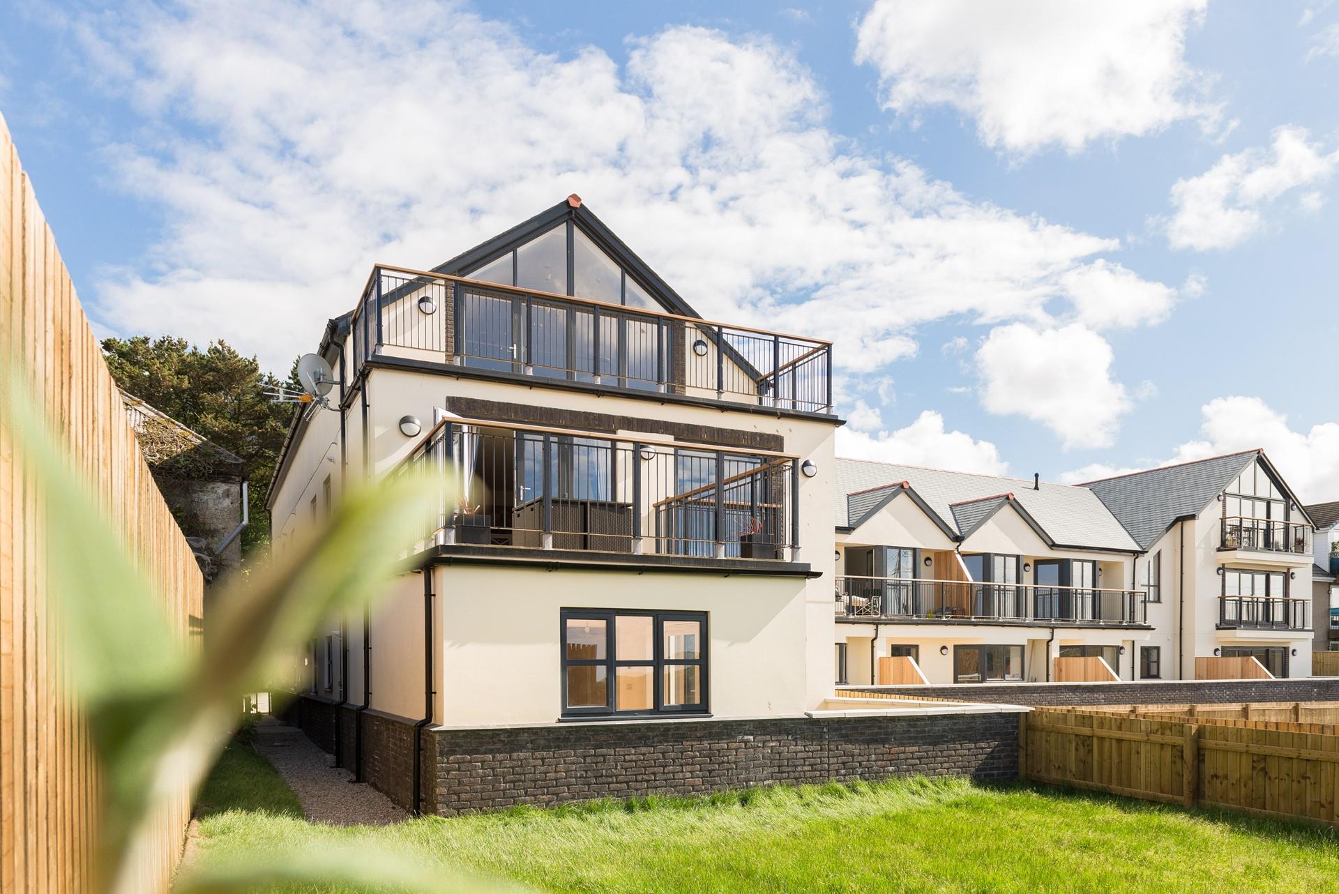 Paddles is the first floor apartment with a private balcony. 