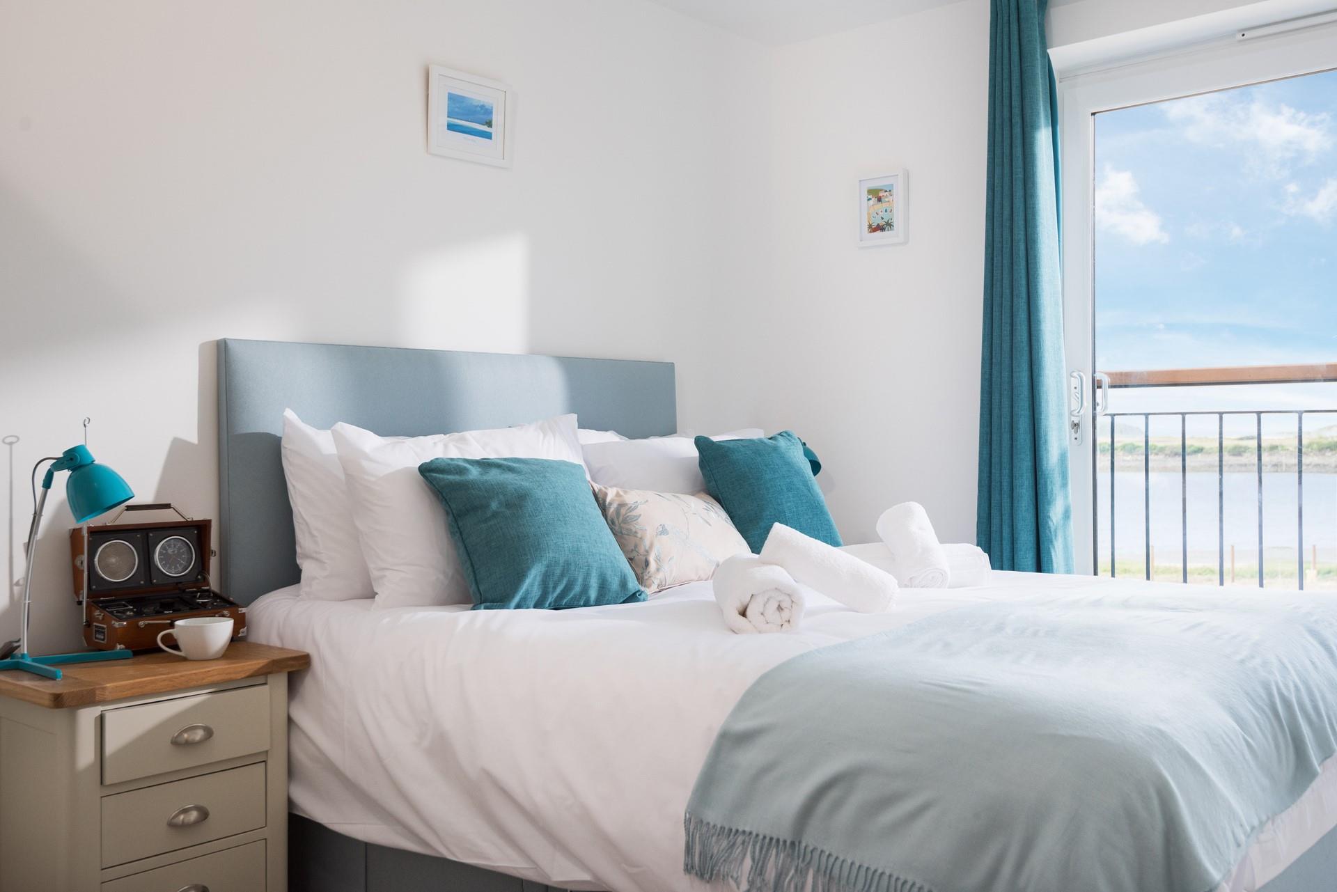 Wake up to stunning views across Hayle Estuary and beyond. 