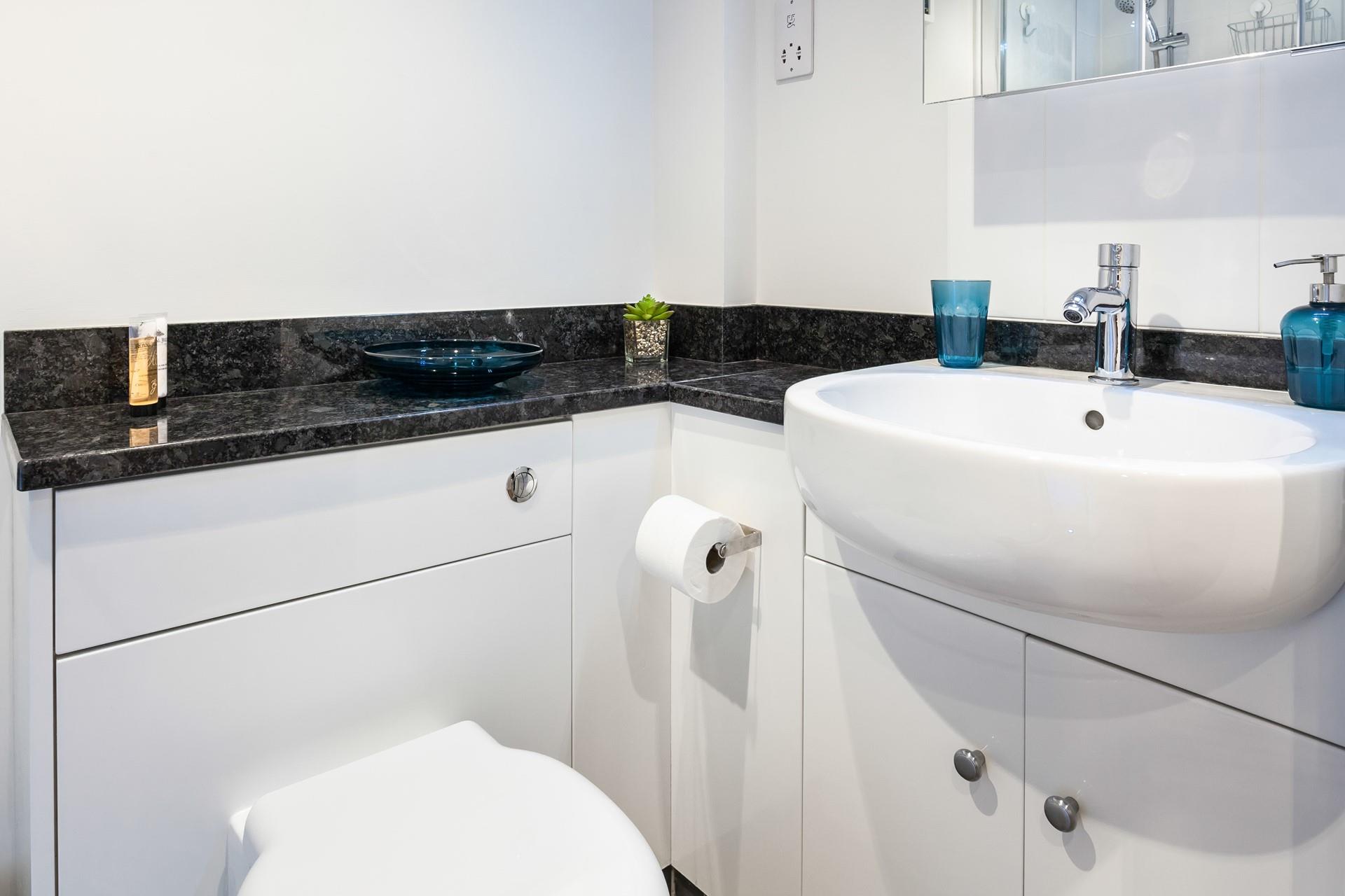 The bathroom blends together practicality and style, creating a bright and fresh space.