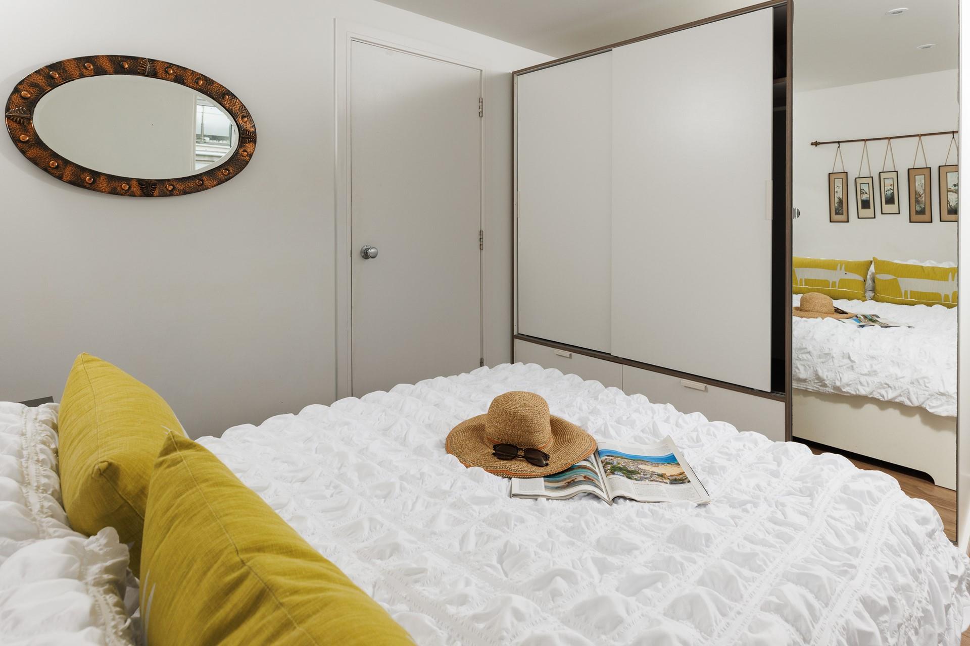 Sumptuous and cosy, this king size bed will make for a great night's sleep.