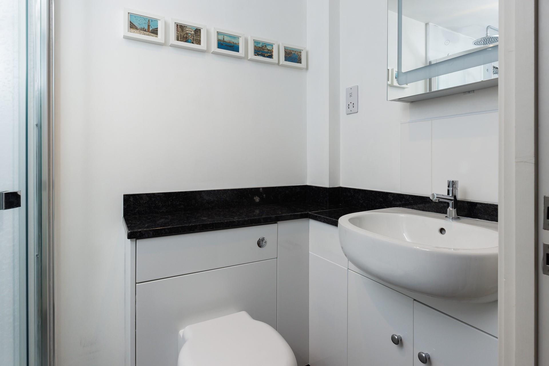 The bathroom blends together practicality and style, creating a bright and fresh space.