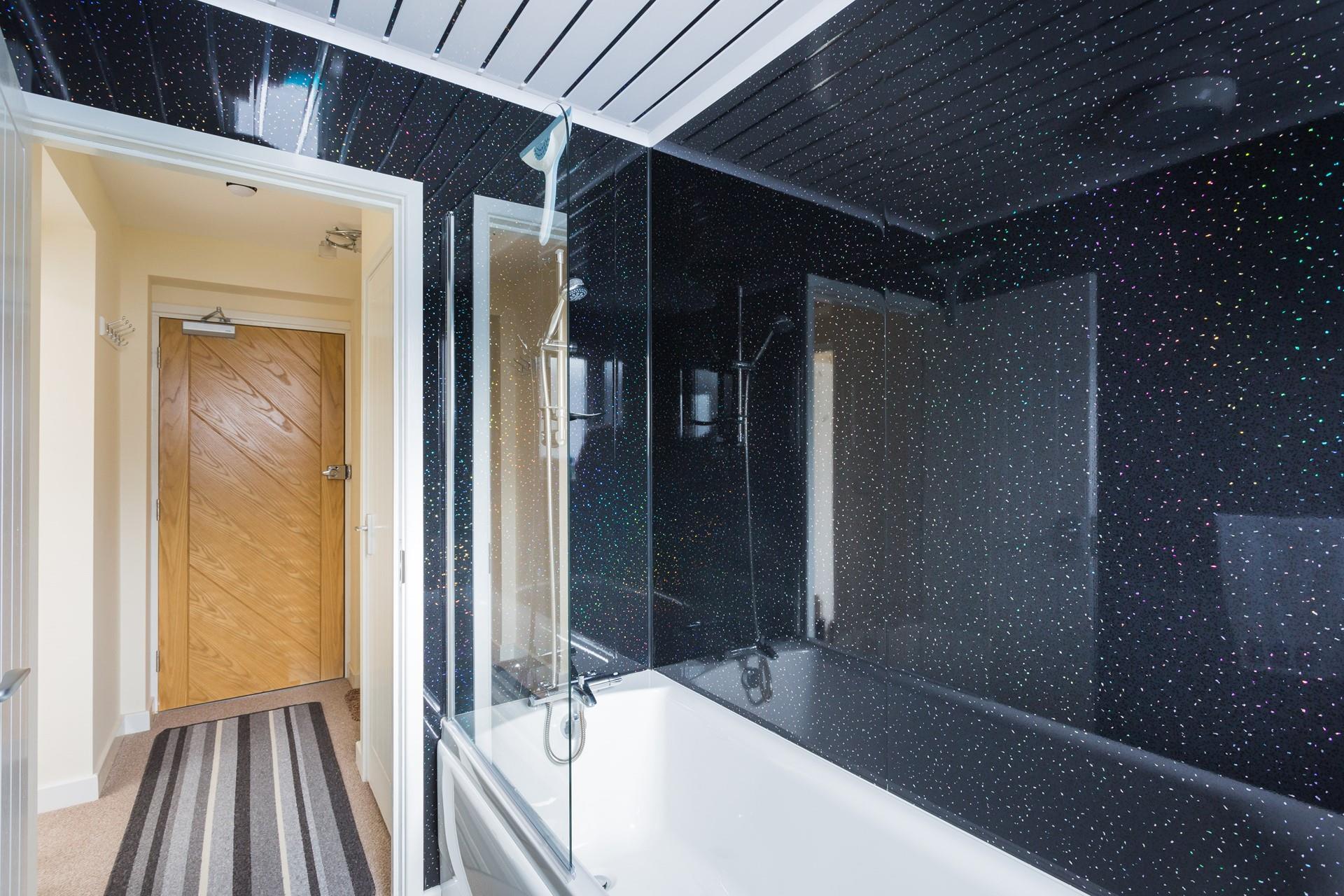 The bathroom also has the luxury of underfloor heating!