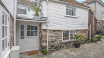 Lobster Pot is a quaint retreat just moments from the harbourside.