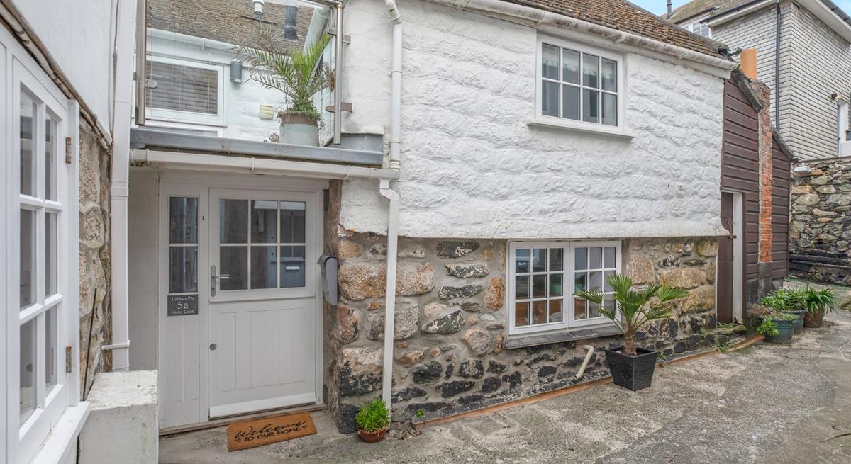 Lobster Pot is a quaint retreat just moments from the harbourside.