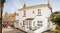Ten Steps is just moments from the golden sandy Porthmeor beach.
