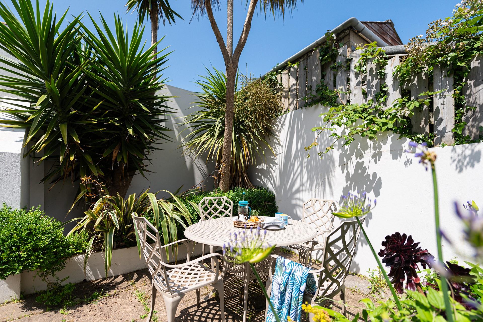 Al fresco dining area in the private courtyard is perfect for those sunny evenings.