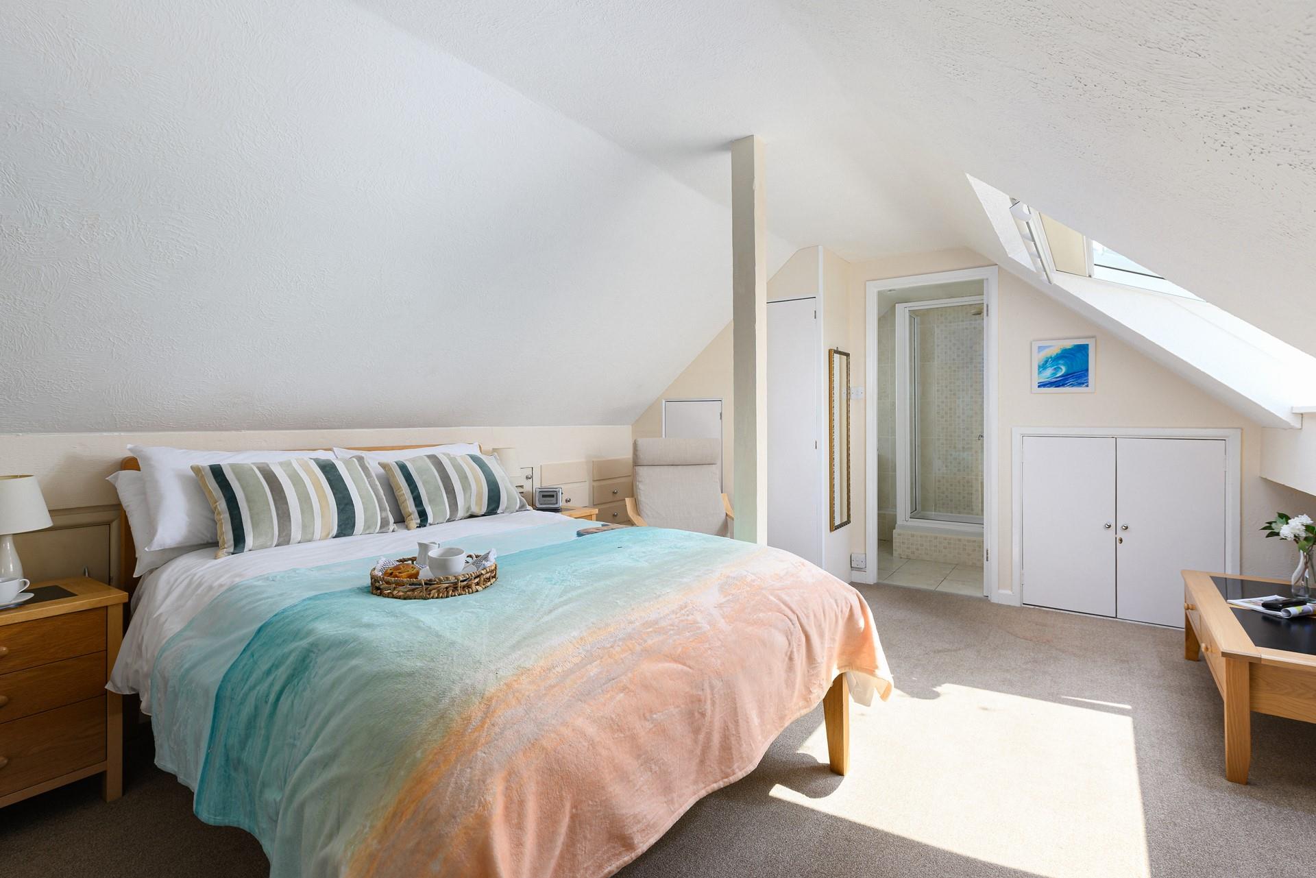 Settle to sleep getting the last peep of the sun coming down over the sea.