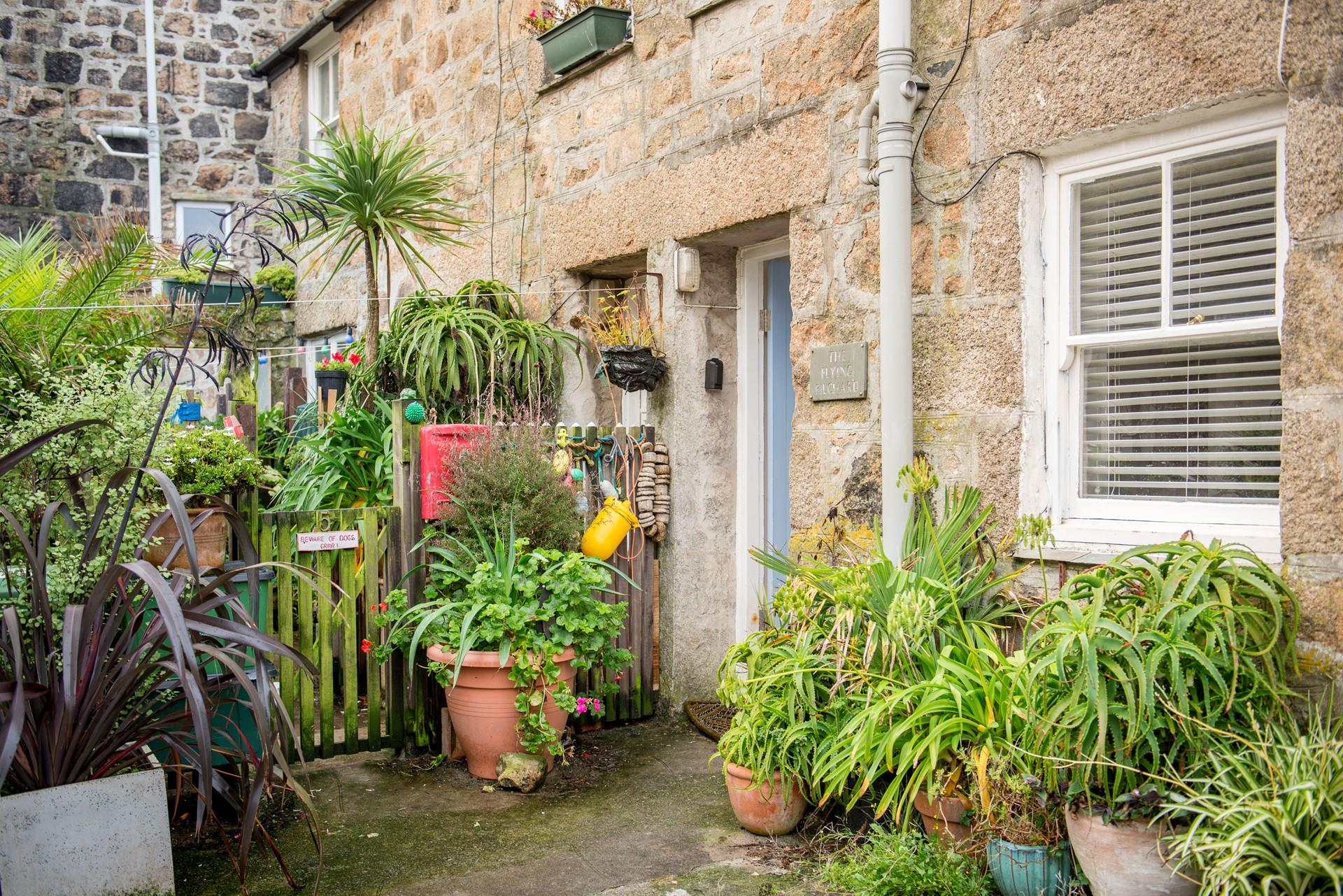 The cottage is tucked away in a quiet and peaceful location.