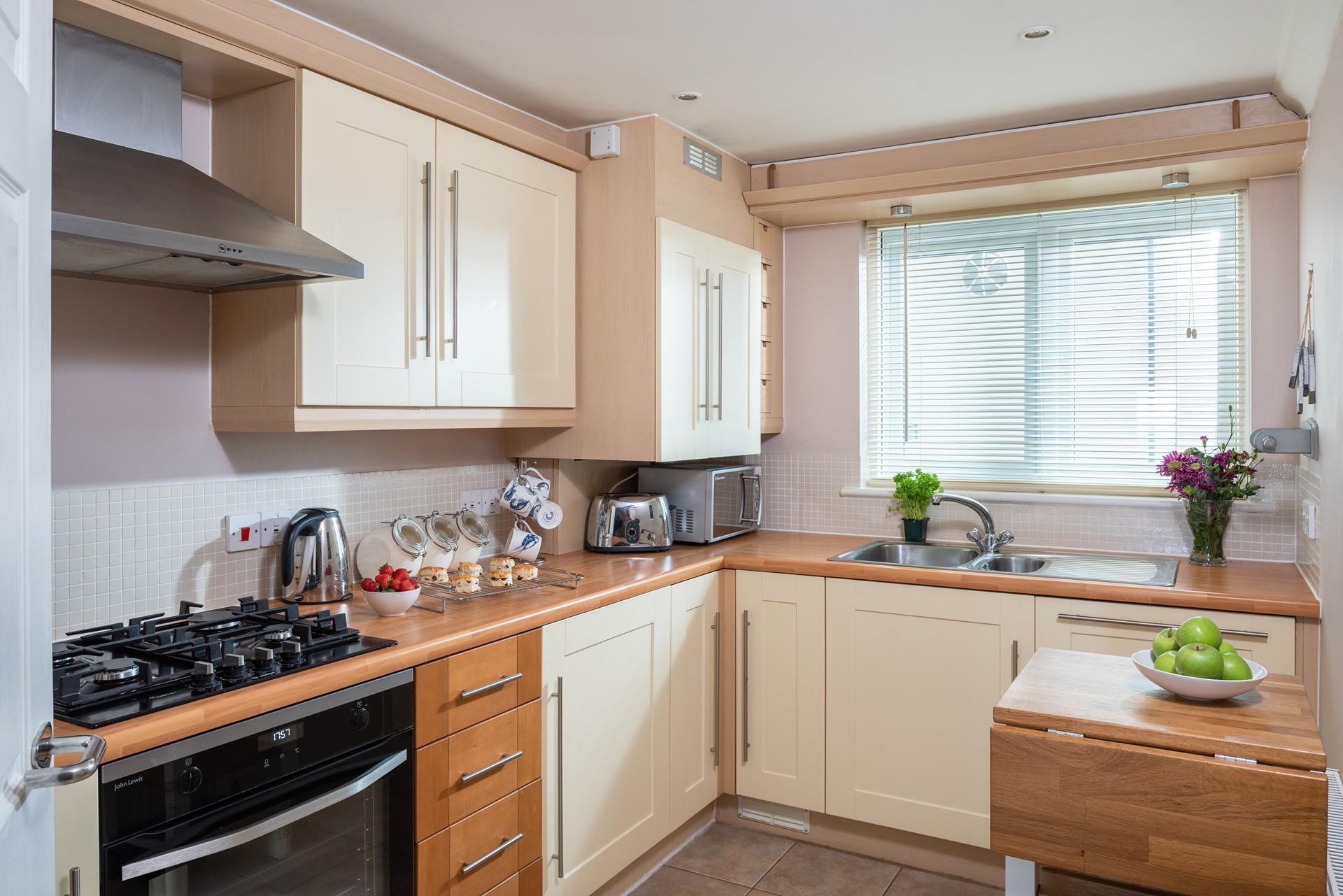 The kitchen is well-equipped to cook up a storm!