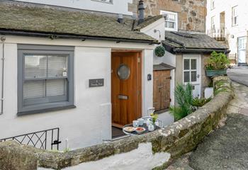 Sneaky Peak is ideally located just a short walk from the beach!