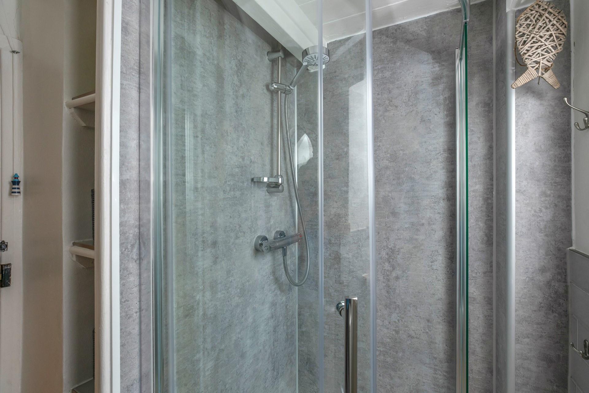 Start your day with a refreshing shower or wash away the sand after an action-packed day of coastline exploration! 