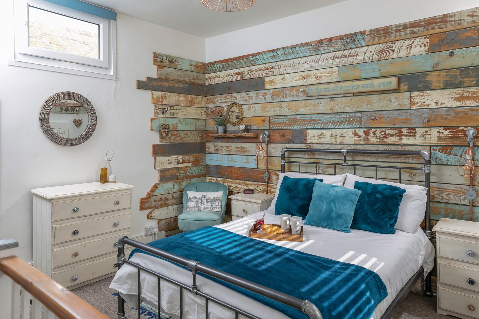 Soothing seaside tones help you to unwind and relax before drifting off for a peaceful night's sleep.