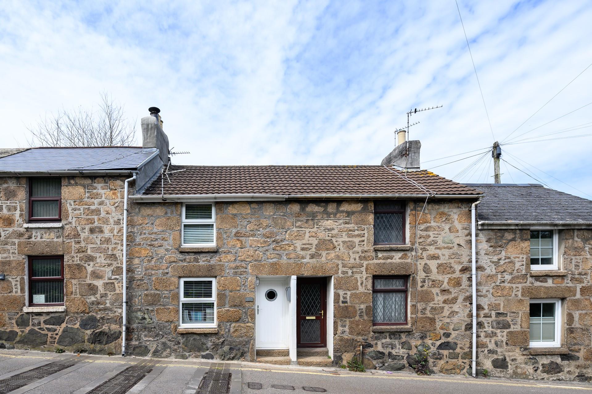 The porthole door and clear slate signage make the property easy to spot! 