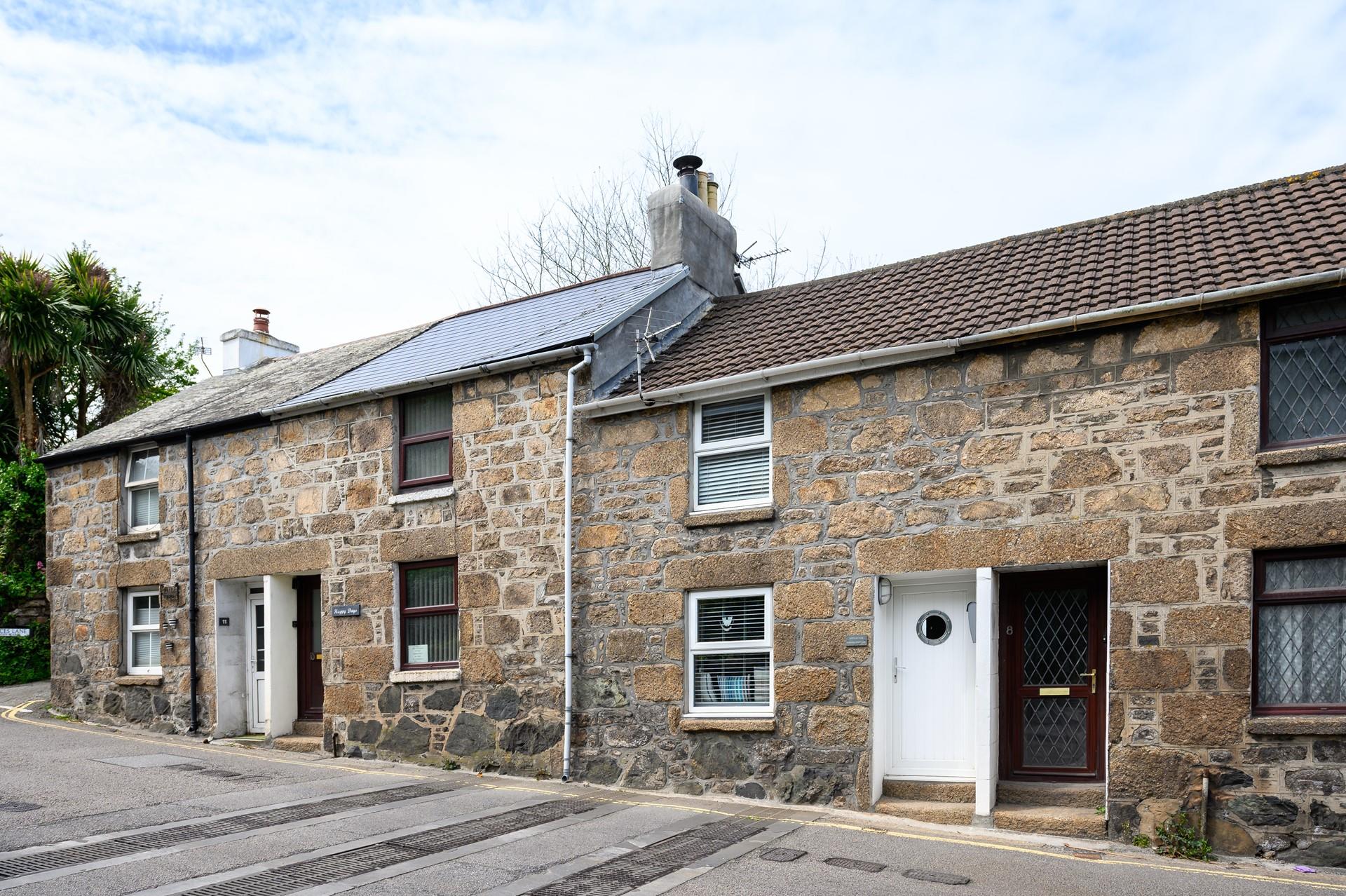 The cottage is set back from the hustle and bustle of the town, just a ten-minute walk to the centre of St Ives.