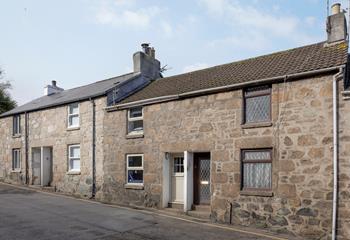 The cottage is set back from the hustle and bustle of the town, just a ten-minute walk to the centre of St Ives.