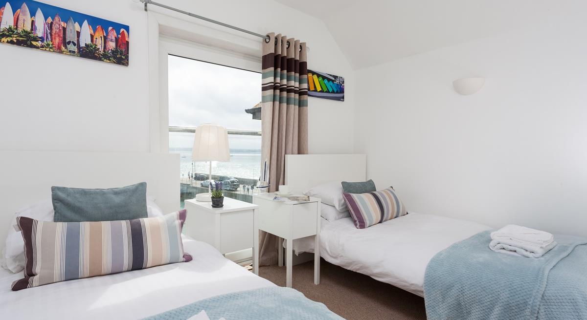 The twin room overlooks the harbour, so you can watch the evening's comings and goings of the harbour.