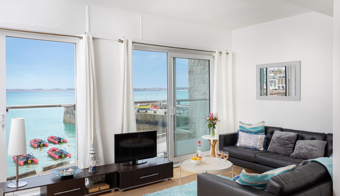 You can enjoy enviable views from the minute you wake up.