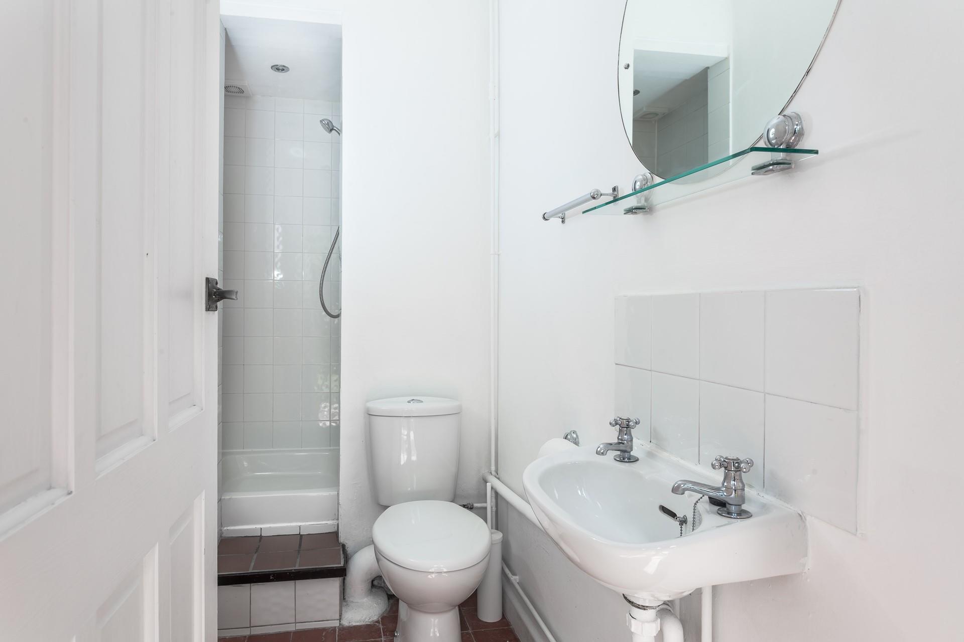 Wash off the sand in the ground floor shower room. 