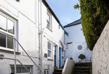 The cottage is central, yet tucked away, allowing you to explore St Ives with ease yet still enjoy peace and quiet.