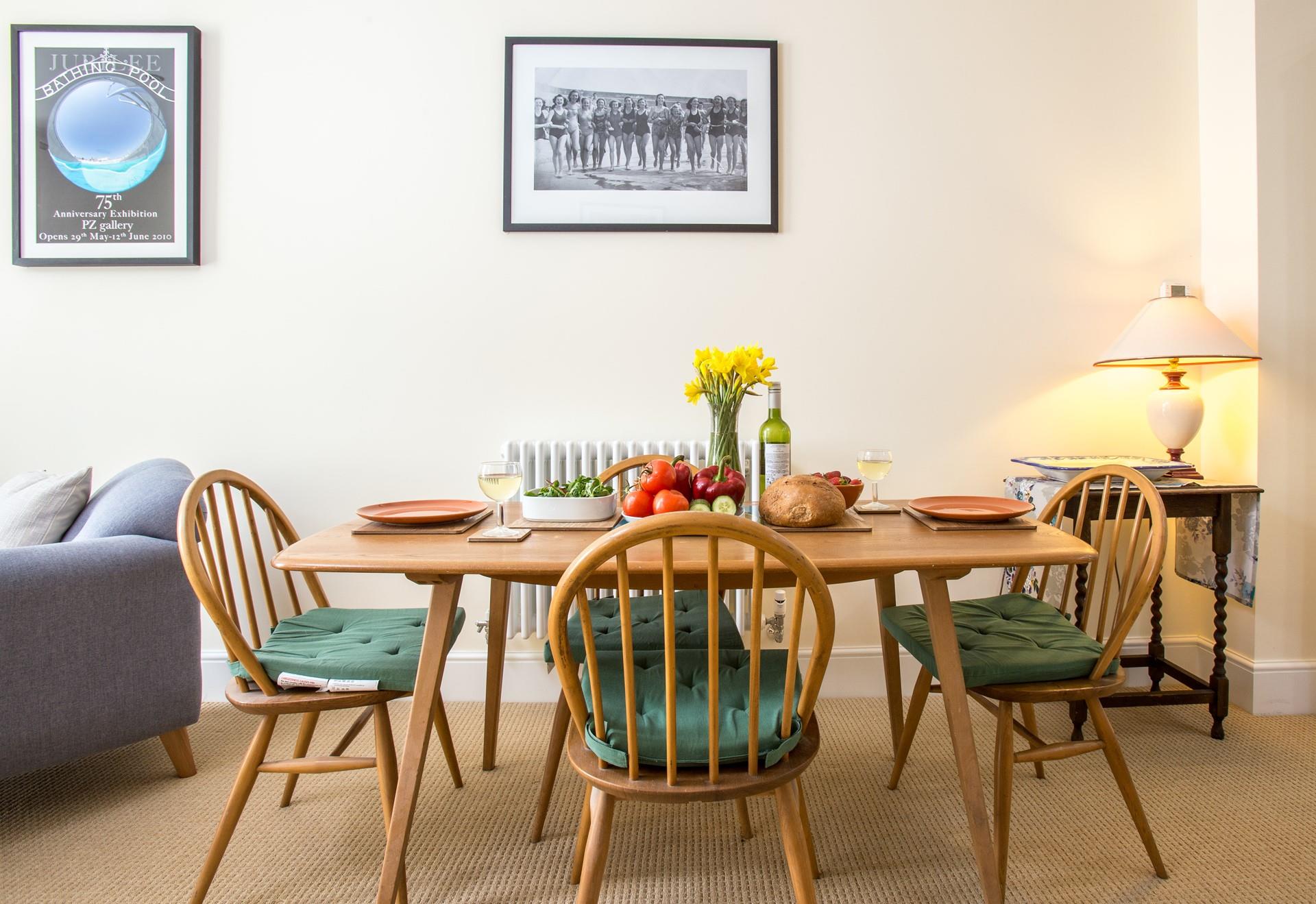 Make holiday memories around the dining table.