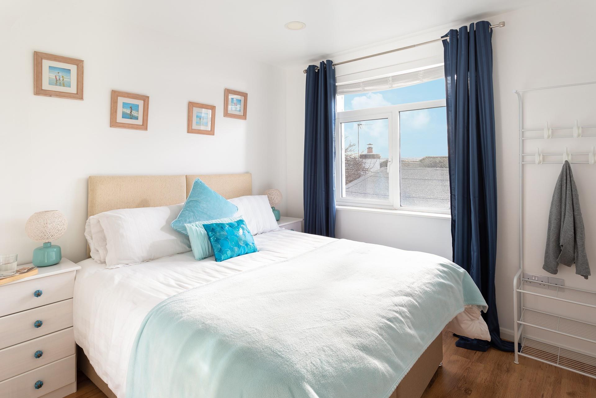 The king size bedroom is decorated in soothing hues of pastel green and has zip and link (king or twin) beds.