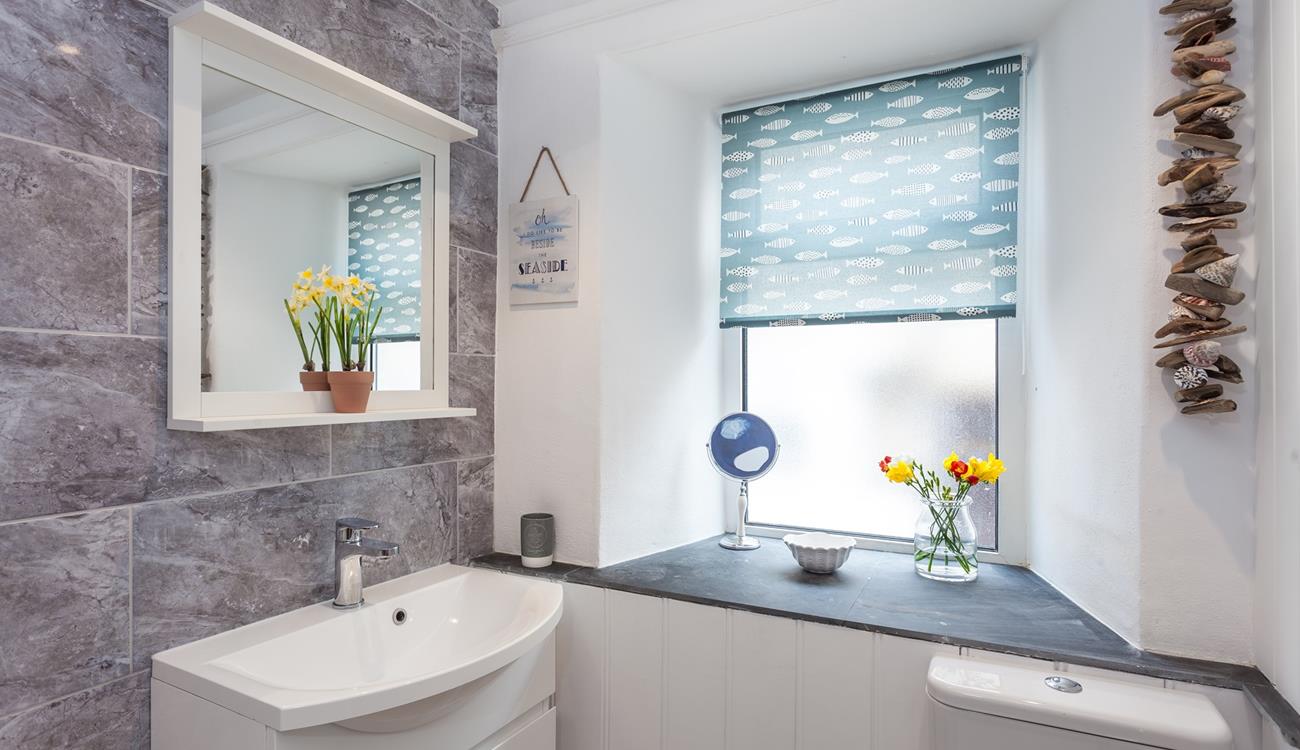 Get ready in the bathroom and head out to explore St Ives' cobbled streets.