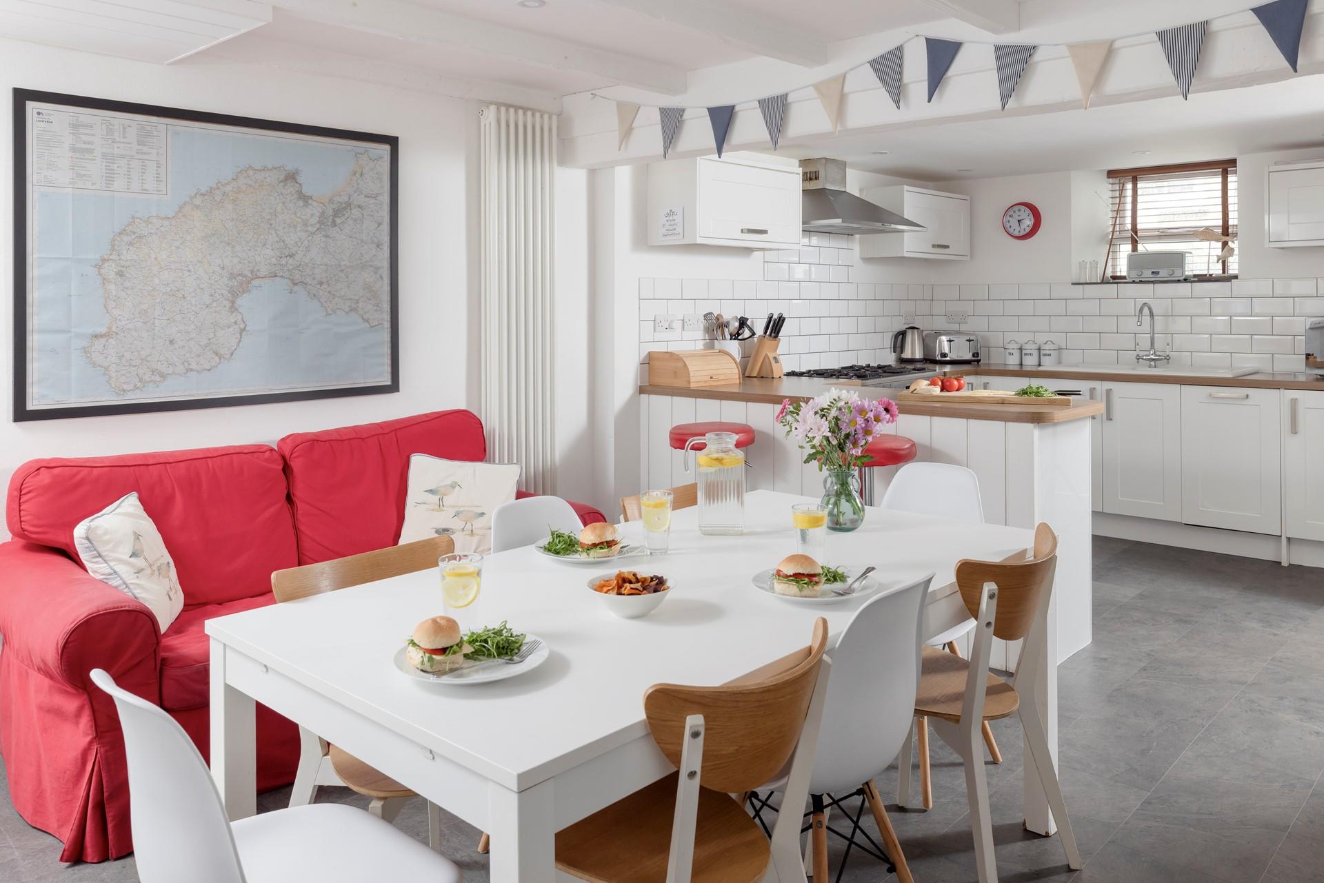 Enjoy family breakfasts together in the spacious kitchen and dining room. 