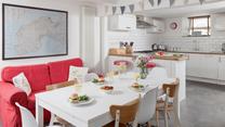 Enjoy family breakfasts together in the spacious kitchen and dining room. 