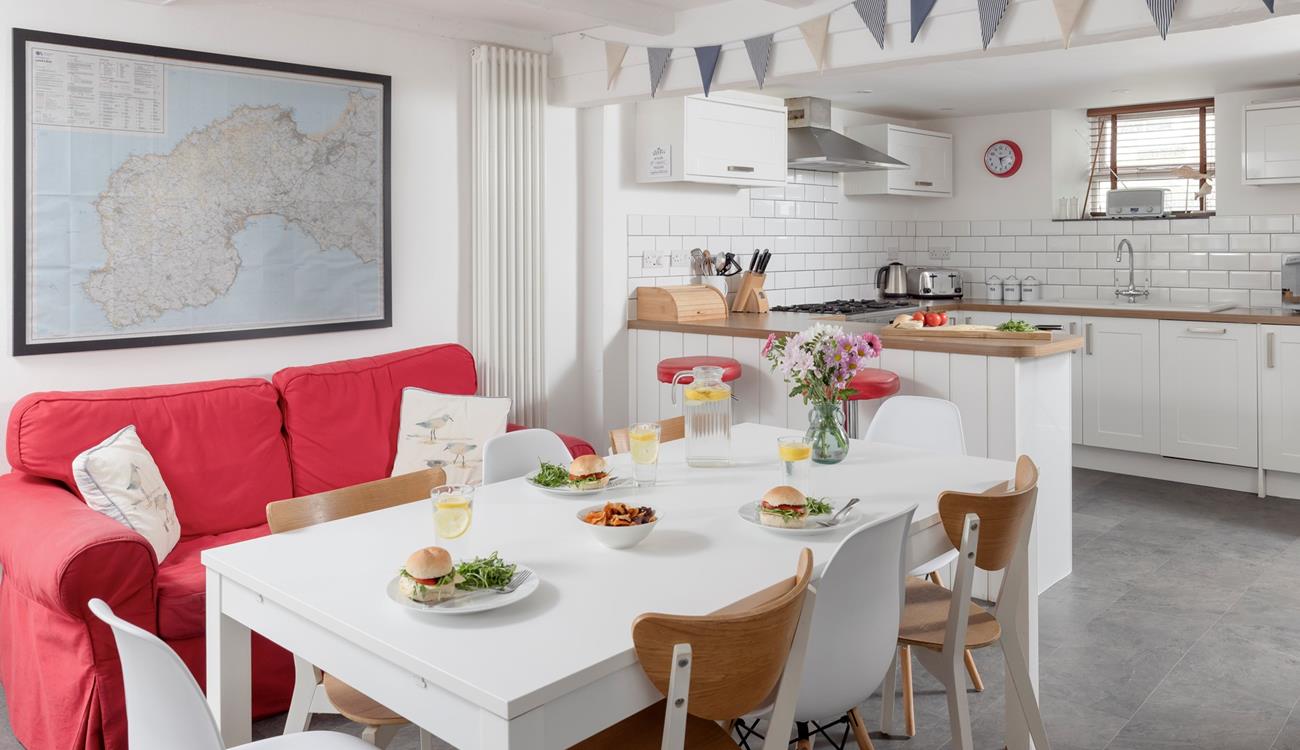 Enjoy family breakfasts together in the spacious kitchen and dining room. 