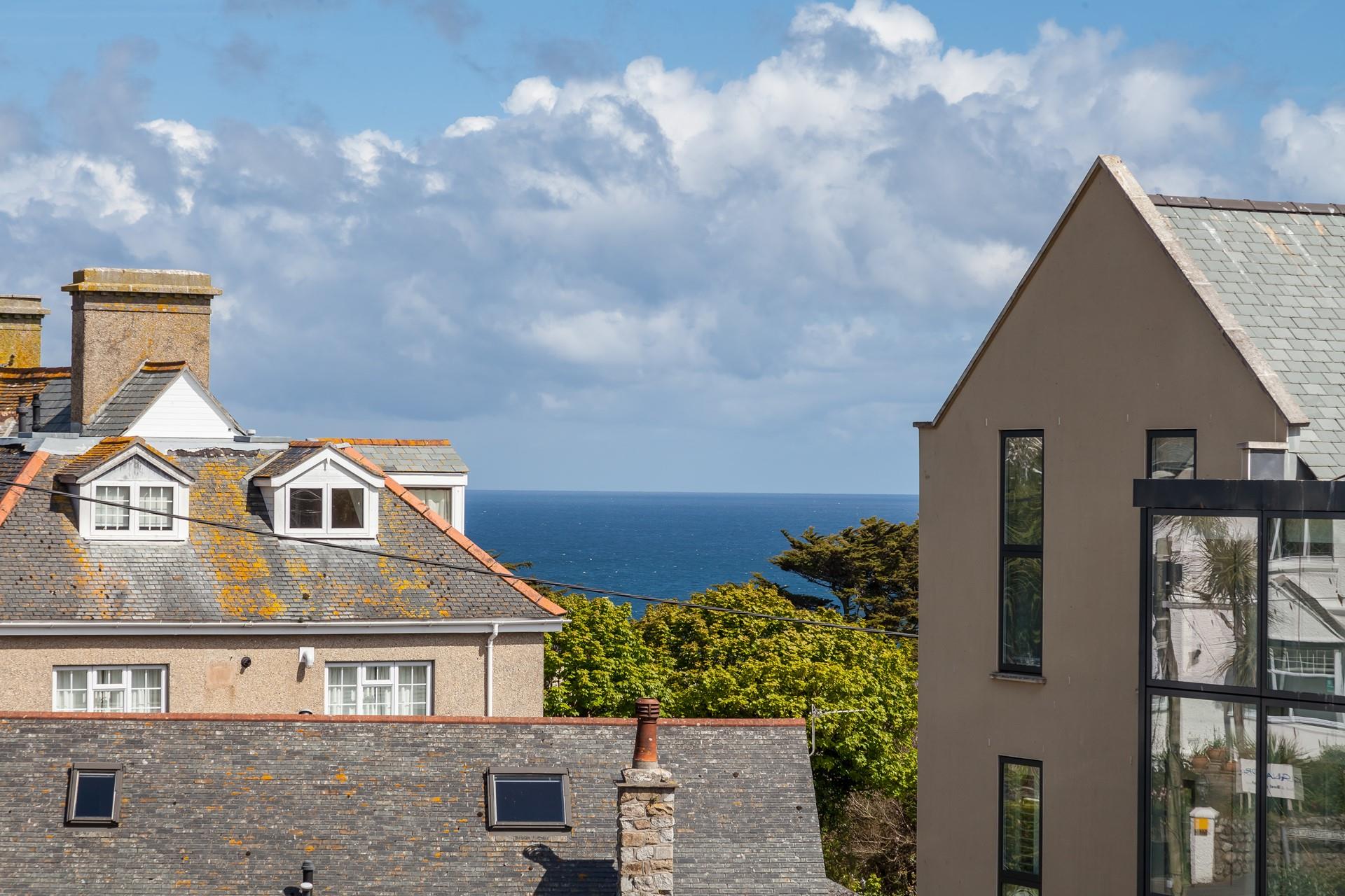  Watch boats and marine life go by across the rooftops.