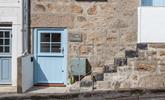 Tucked away yet still within easy reach of all St Ives has to offer, this is the perfect bolthole for two. - Thumbnail Image