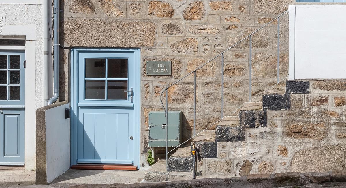 Tucked away yet still within easy reach of all St Ives has to offer, this is the perfect bolthole for two.