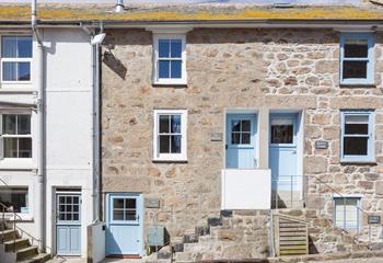 You'll find Sea Breeze tucked away in peaceful Burrow Road, ideally located to explore St Ives.