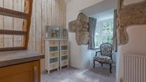 The landing has been cleverly designed to create additional space for getting ready.