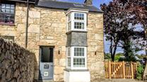 This cosy annexe is situated away from the hustle and bustle of St Ives. 